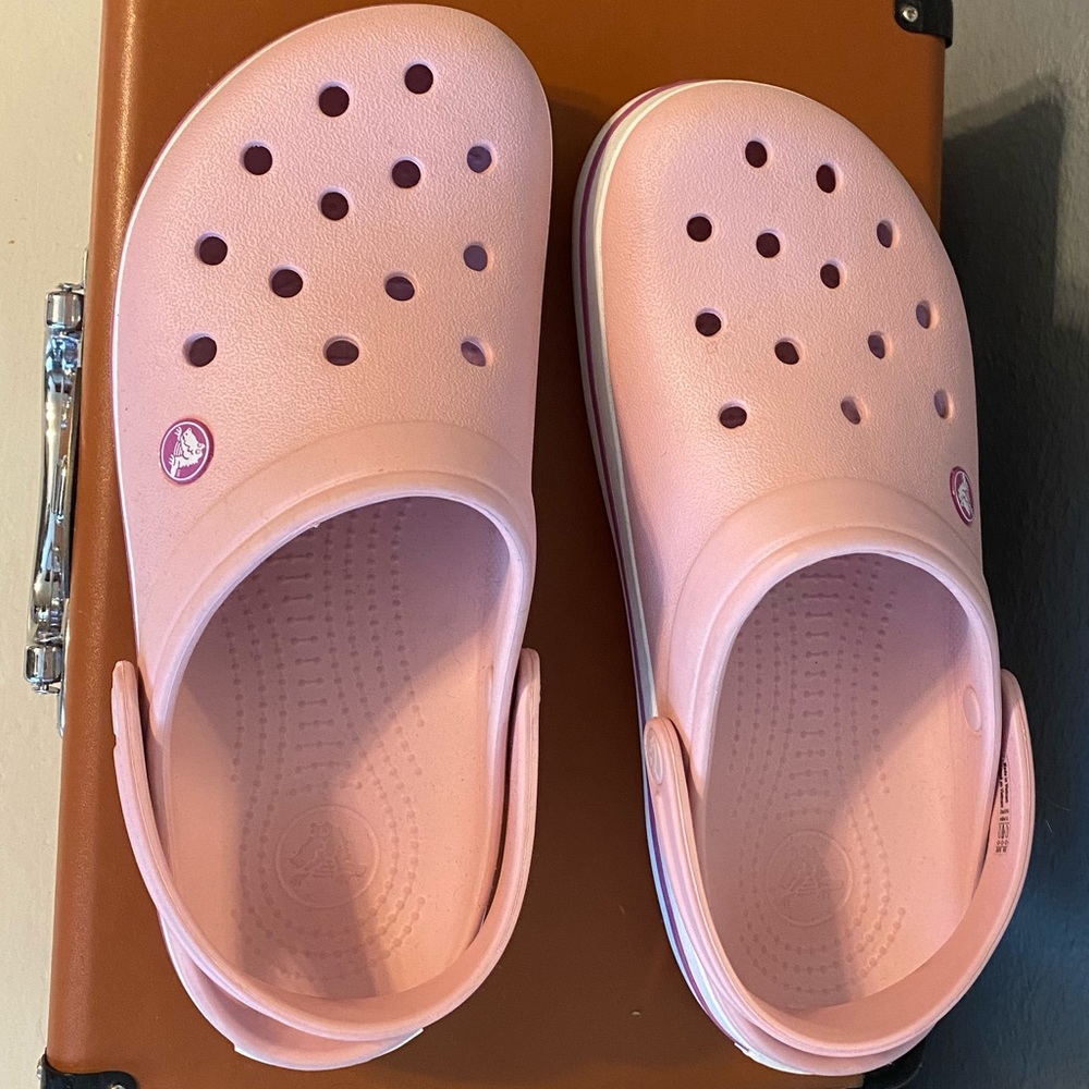 RARE Size 10 Women’s / 8 Men’s Pink Crocs